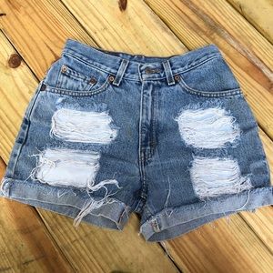 Vintage Highwaisted Denim Levi Shorts